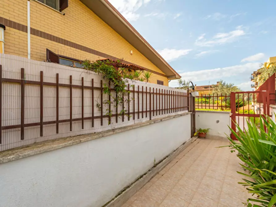 Immagine 26 di Villa in vendita  in Via Aci Sant'Antonio a Roma