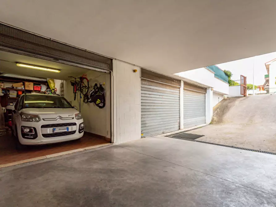 Immagine 28 di Villa in vendita  in Via Aci Sant'Antonio a Roma