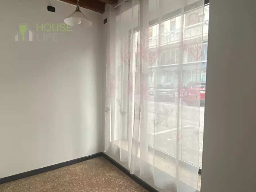 Immagine 4 di Negozio in vendita  in via Baratto a Schio