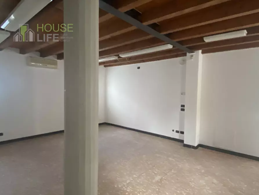 Immagine 6 di Negozio in vendita  in via Baratto a Schio