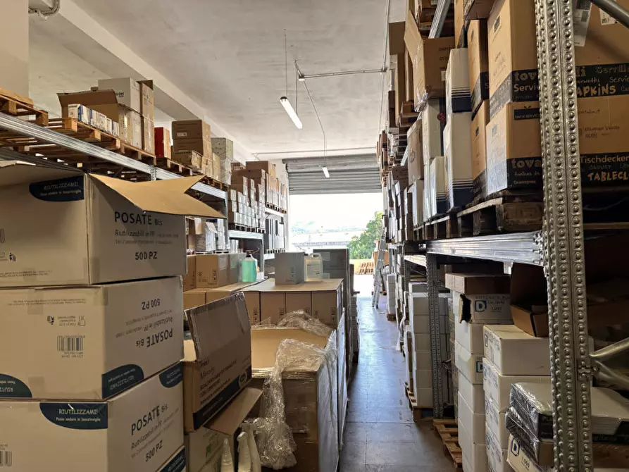 Immagine 1 di Magazzino in vendita  in Via Domenico Spadoni a Ancona
