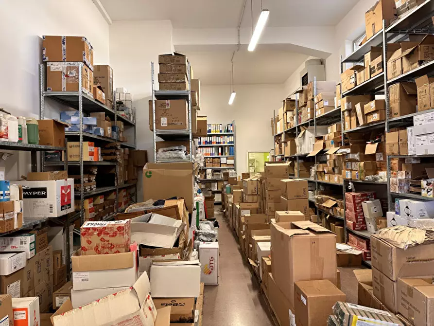Immagine 2 di Magazzino in vendita  in Via Domenico Spadoni a Ancona
