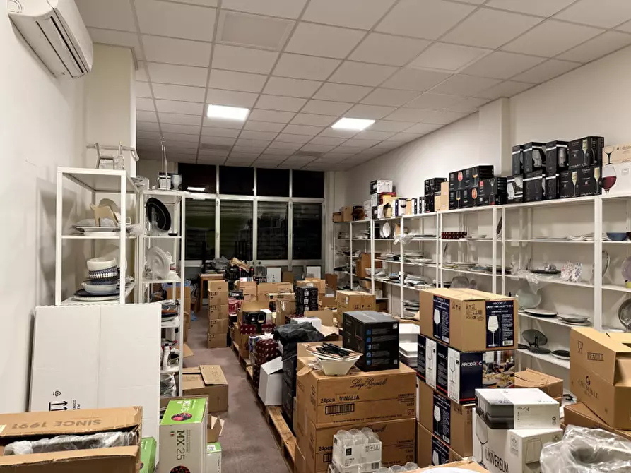 Immagine 3 di Magazzino in vendita  in Via Domenico Spadoni a Ancona