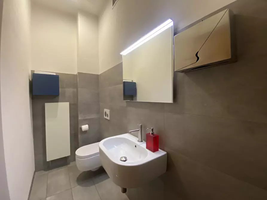 Immagine 14 di Ufficio in affitto  a Padova