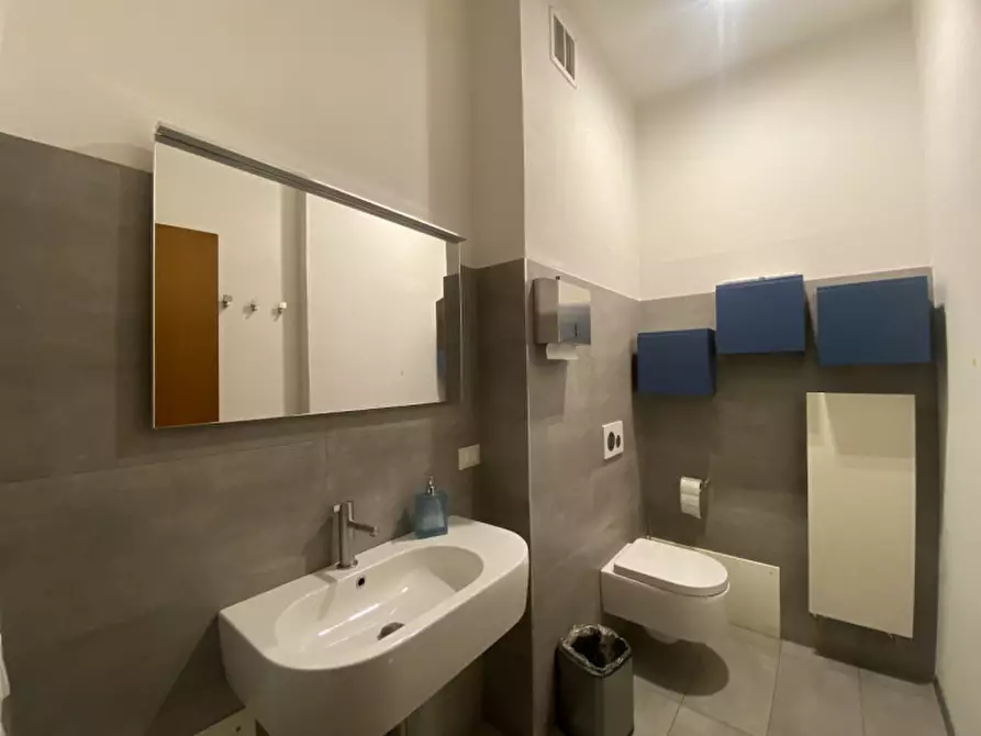 Immagine 16 di Ufficio in affitto  a Padova