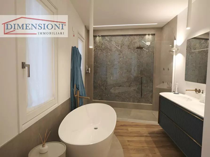 Immagine 3 di Appartamento in vendita  in Viale delle Terme a Abano Terme