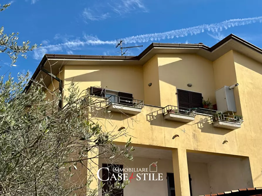 Immagine 1 di Casa trifamiliare in vendita  in Via Vicolo Turì a Sarzana