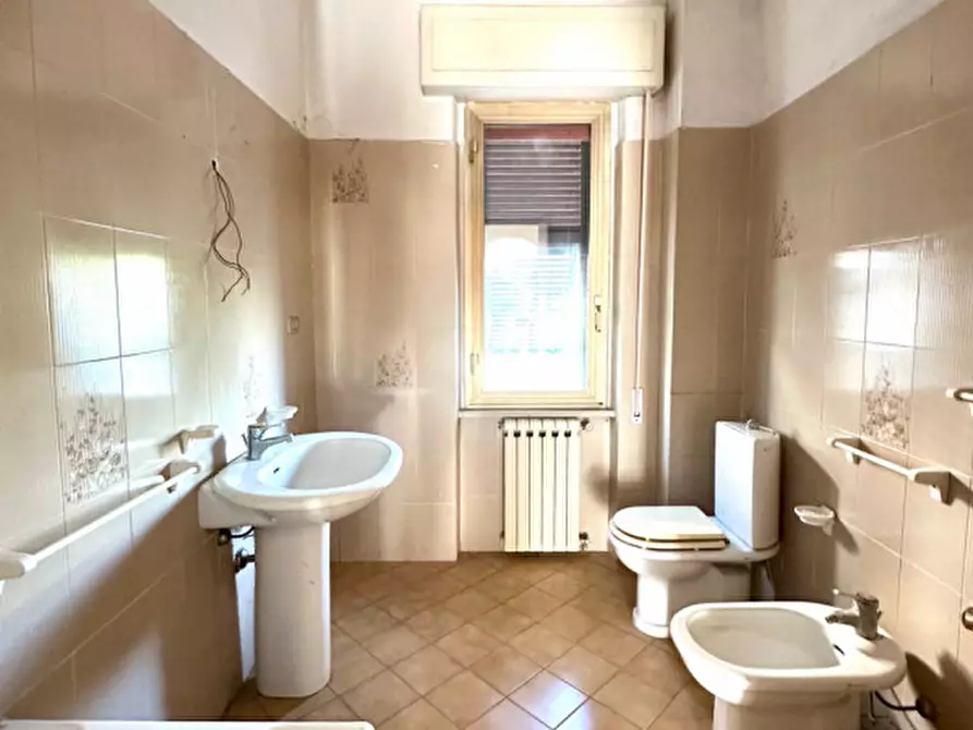 Immagine 10 di Casa trifamiliare in vendita  in Via Vicolo Turì a Sarzana