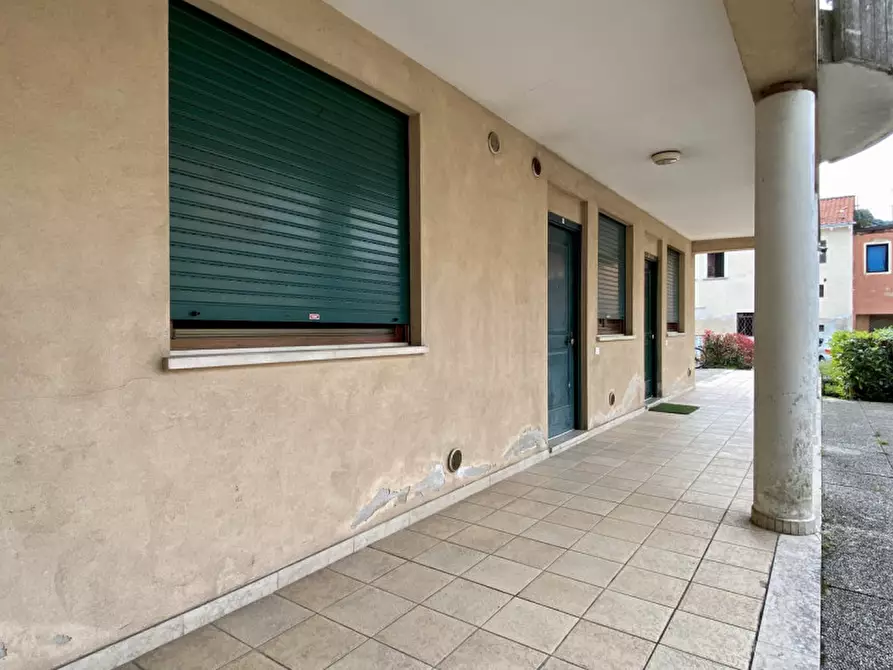 Immagine 9 di Appartamento in vendita  in Strada Marosticana, 250 a Vicenza