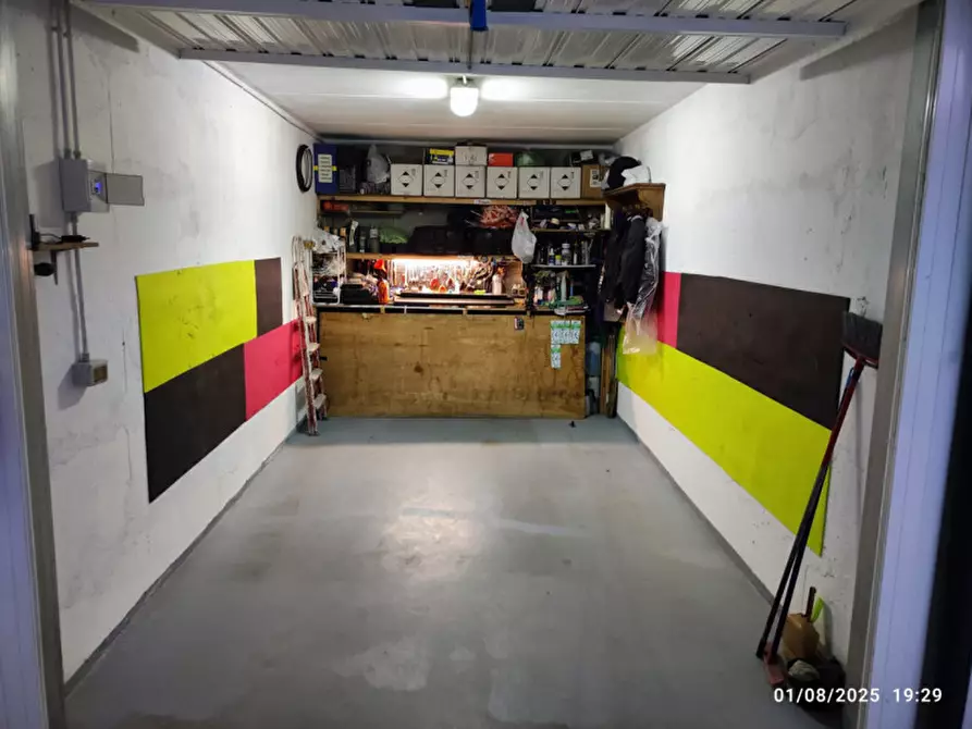 Immagine 2 di Garage in vendita  in Via issiglio 75 a Torino