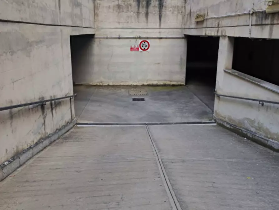 Immagine 4 di Garage in vendita  in Via issiglio 75 a Torino