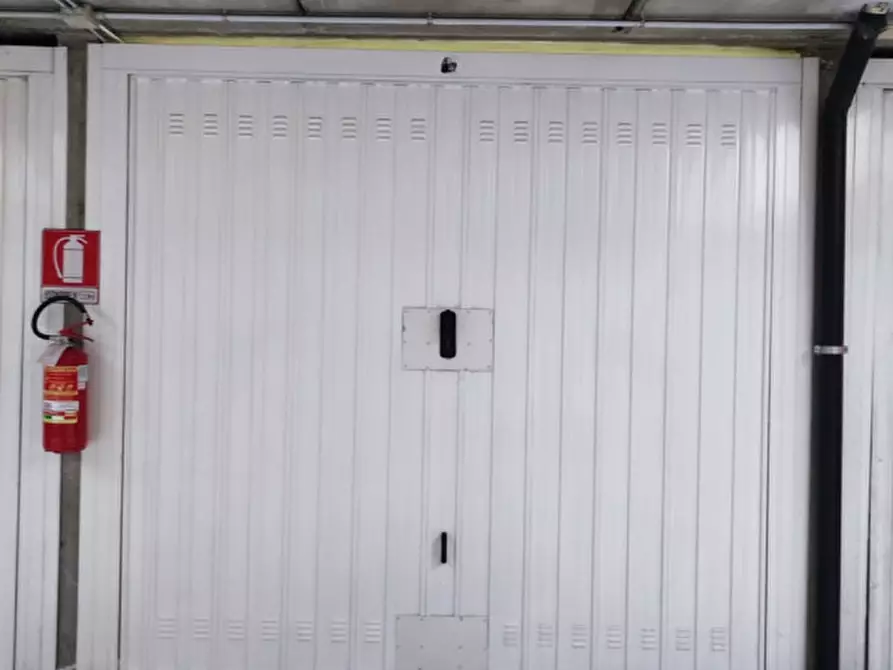 Immagine 6 di Garage in vendita  in Via issiglio 75 a Torino