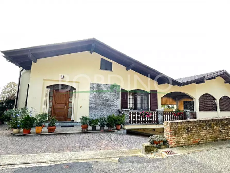 Immagine 1 di Villa in vendita  in Via Craviano Snc a Govone