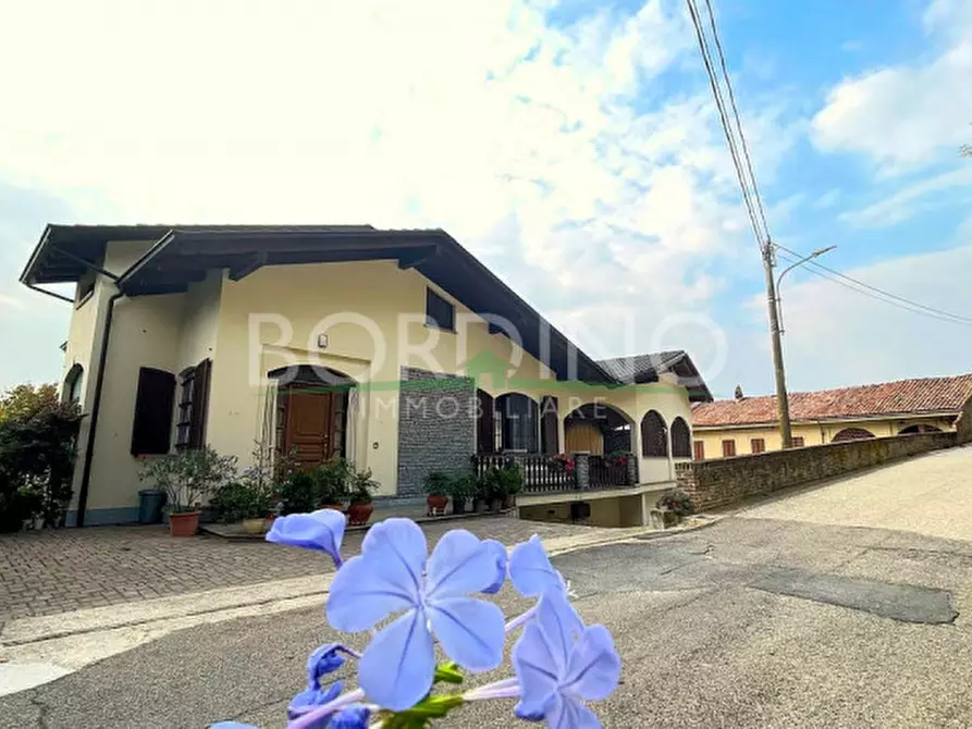 Immagine 2 di Villa in vendita  in Via Craviano Snc a Govone