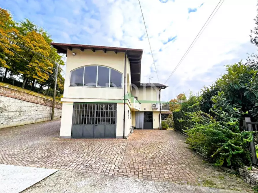 Immagine 7 di Villa in vendita  in Via Craviano Snc a Govone
