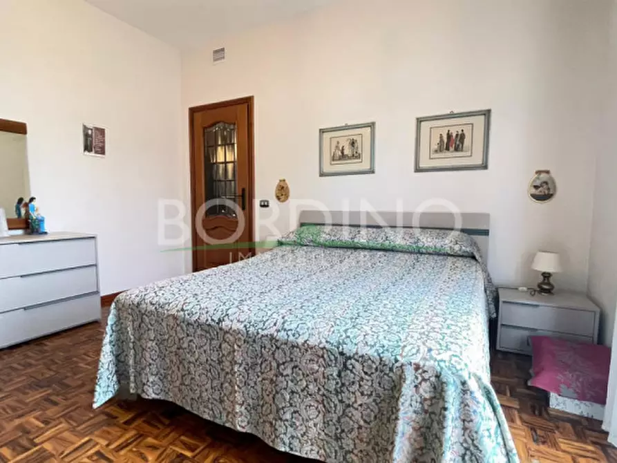 Immagine 19 di Villa in vendita  in Via Craviano Snc a Govone