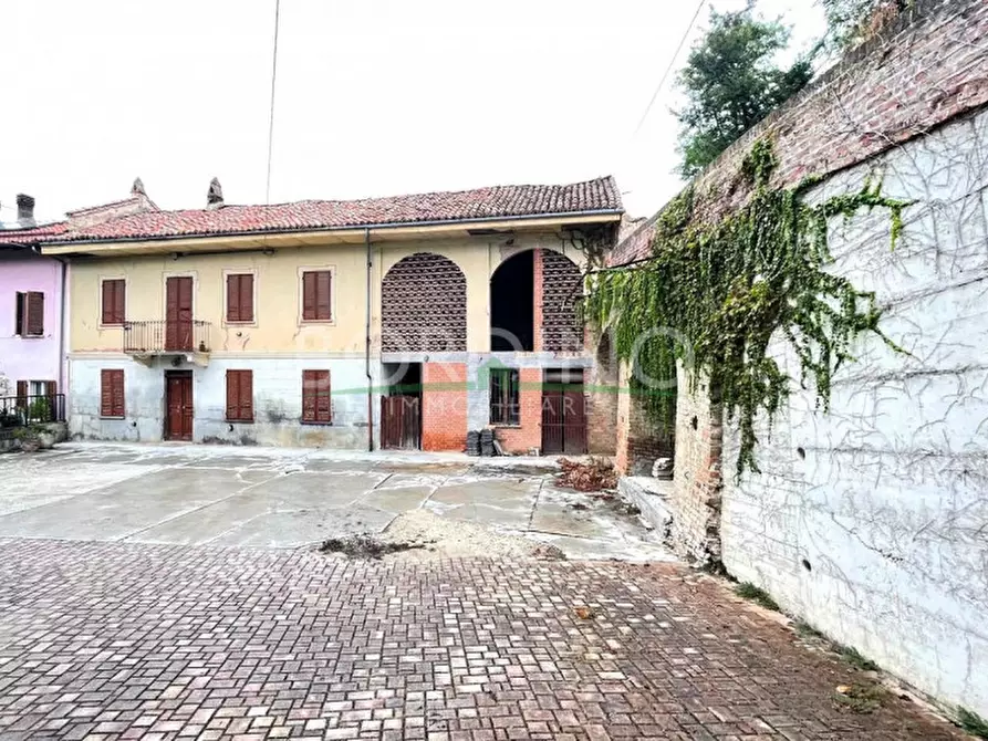 Immagine 41 di Villa in vendita  in Via Craviano Snc a Govone
