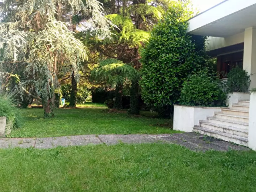 Immagine 1 di Villa in vendita  in Via Alessandro Manzoni a Montegrotto Terme