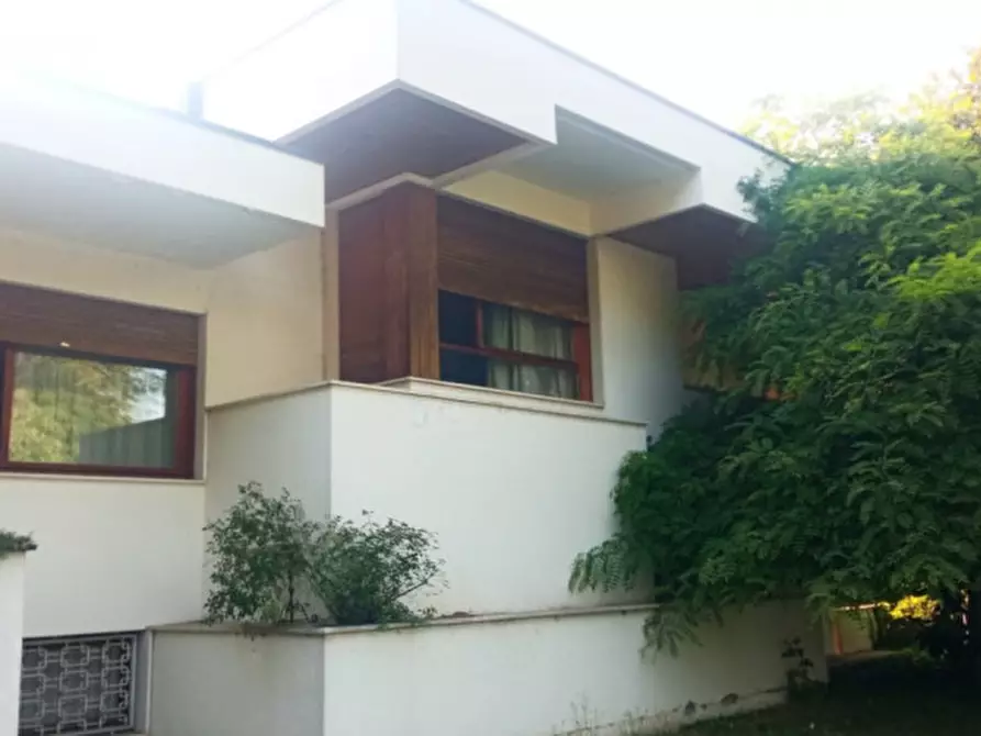 Immagine 2 di Villa in vendita  in Via Alessandro Manzoni a Montegrotto Terme