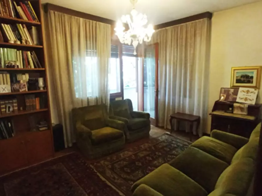 Immagine 5 di Villa in vendita  in Via Alessandro Manzoni a Montegrotto Terme