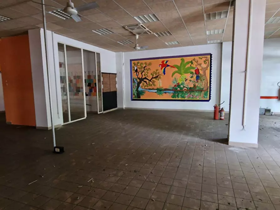 Immagine 1 di Negozio in vendita  in Via Valle Miano, 39, 60125 Ancona AN, Italia a Ancona