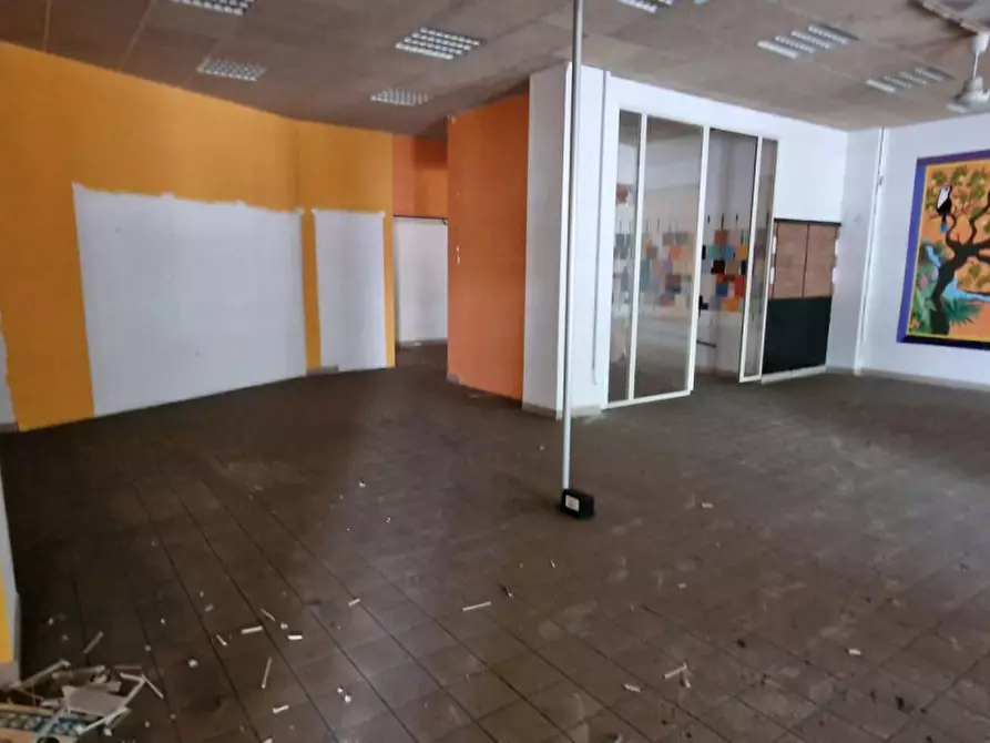 Immagine 3 di Negozio in vendita  in Via Valle Miano, 39, 60125 Ancona AN, Italia a Ancona