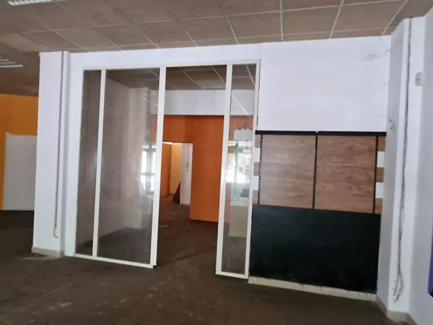 Immagine 5 di Negozio in vendita  in Via Valle Miano, 39, 60125 Ancona AN, Italia a Ancona