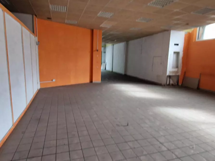 Immagine 6 di Negozio in vendita  in Via Valle Miano, 39, 60125 Ancona AN, Italia a Ancona