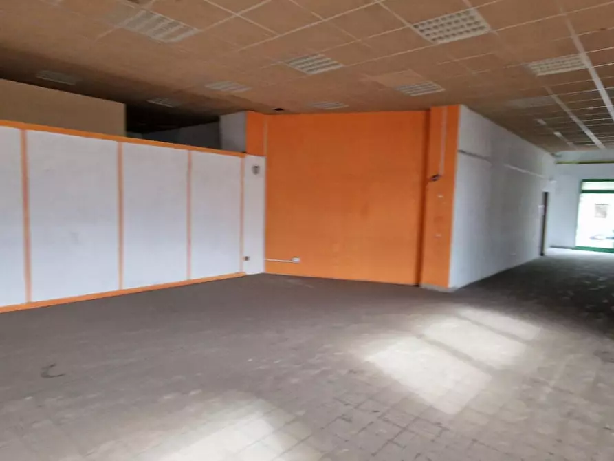 Immagine 8 di Negozio in vendita  in Via Valle Miano, 39, 60125 Ancona AN, Italia a Ancona