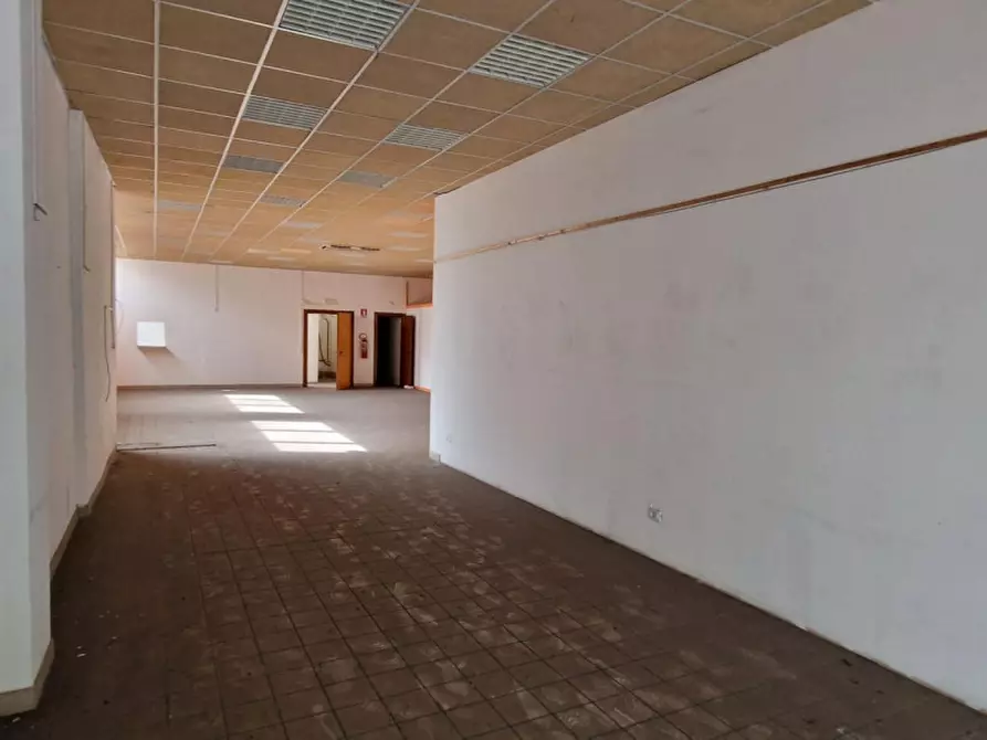 Immagine 11 di Negozio in vendita  in Via Valle Miano, 39, 60125 Ancona AN, Italia a Ancona