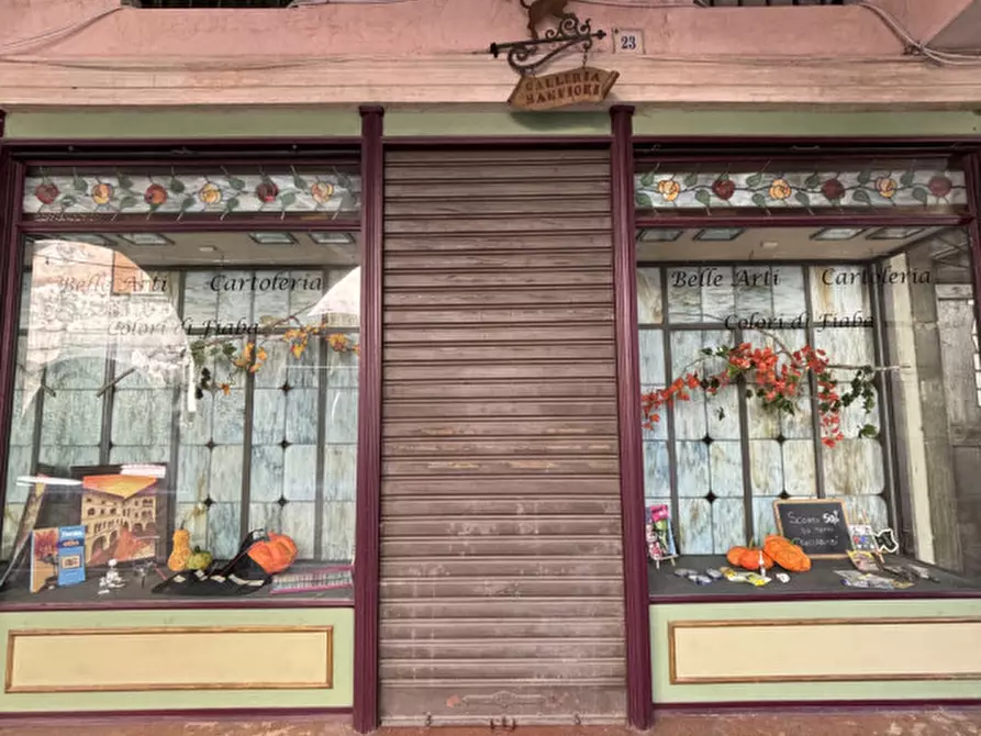 Immagine 2 di Negozio in affitto  in Via Martiri della Libertà n.23 a Vittorio Veneto