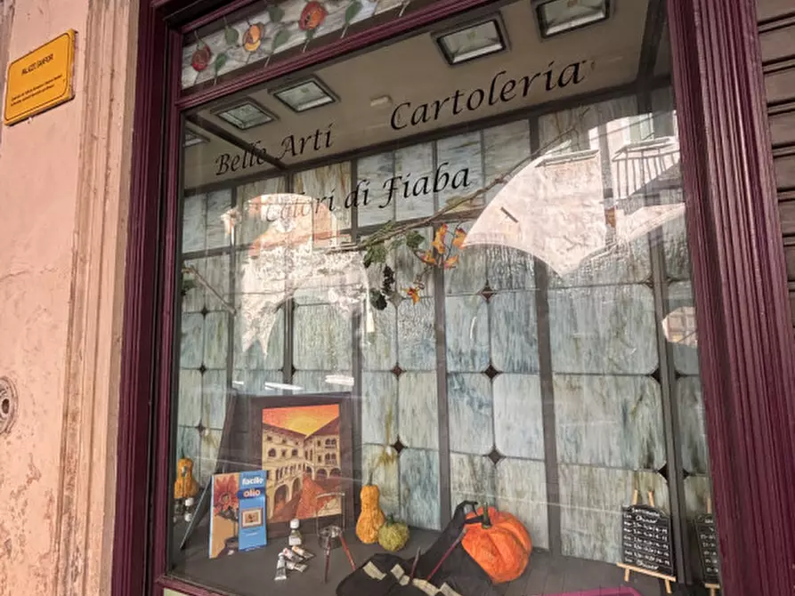 Immagine 2 di Negozio in affitto  in Via Martiri della Libertà n.23 a Vittorio Veneto