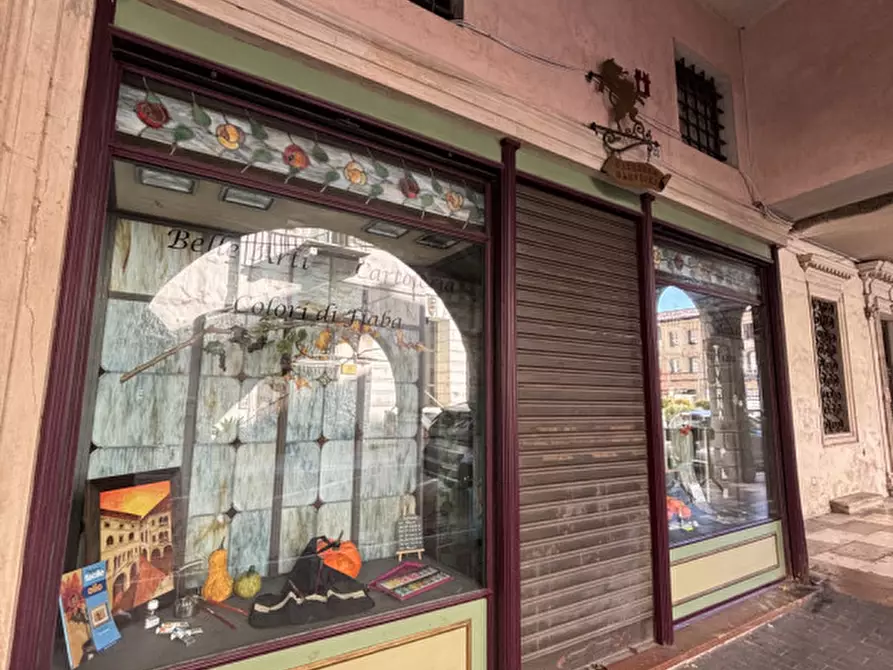 Immagine 5 di Negozio in affitto  in Via Martiri della Libertà n.23 a Vittorio Veneto