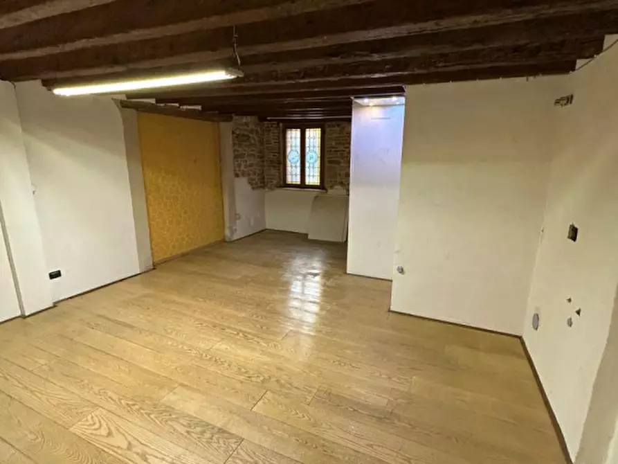 Immagine 9 di Negozio in affitto  in Via Martiri della Libertà n.23 a Vittorio Veneto