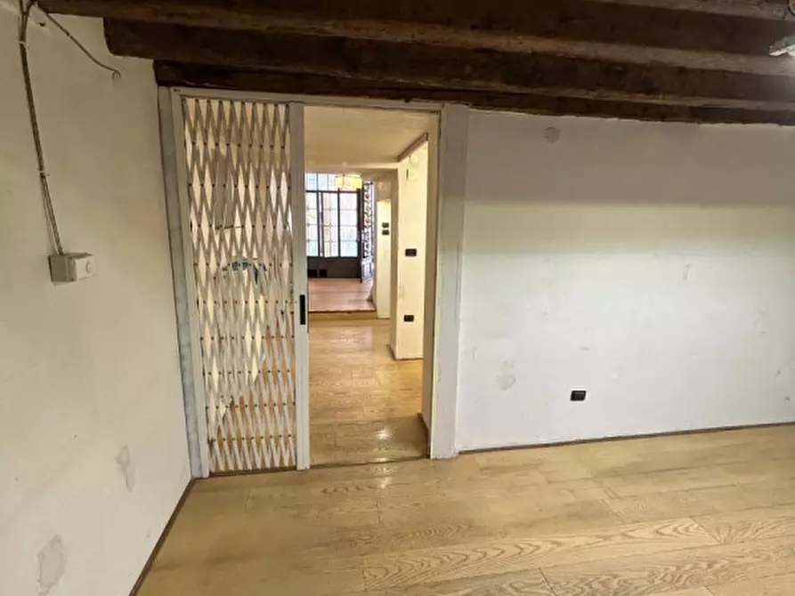 Immagine 10 di Negozio in affitto  in Via Martiri della Libertà n.23 a Vittorio Veneto
