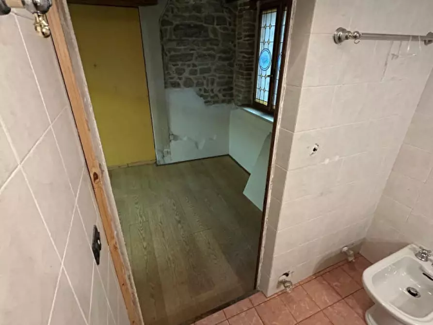 Immagine 12 di Negozio in affitto  in Via Martiri della Libertà n.23 a Vittorio Veneto