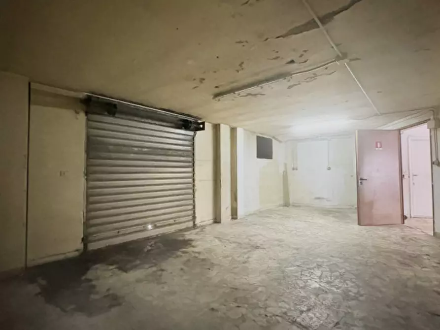 Immagine 4 di Attività commerciale in affitto  in Via Giuseppe Garibaldi 124 a Livorno