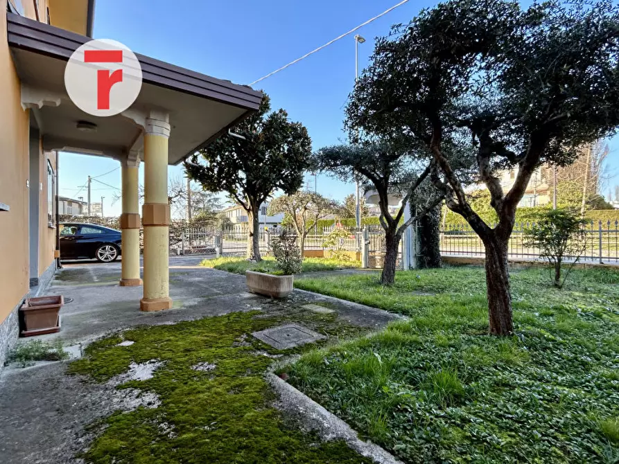 Immagine 1 di Casa bifamiliare in vendita  in Via Salvo D'Acquisto a Campodarsego