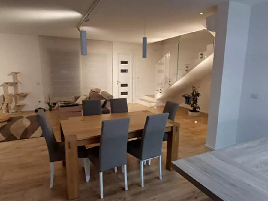 Immagine 1 di Casa trifamiliare in vendita  in Via Montegrappa a Legnaro