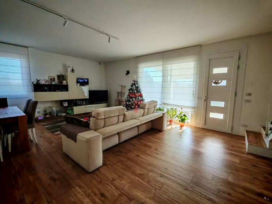 Immagine 2 di Casa trifamiliare in vendita  in Via Montegrappa a Legnaro