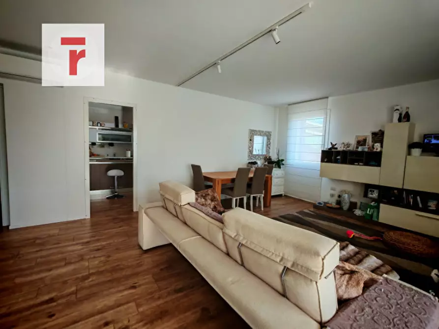 Immagine 1 di Casa trifamiliare in vendita  in Via Montegrappa a Legnaro