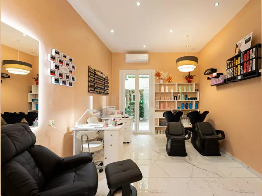 Immagine 2 di Attività commerciale in affitto  in VIA DEGLI ALFANI a Firenze