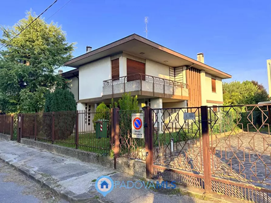 Immagine 2 di Casa indipendente in vendita  in Via Matilde Serao a Padova