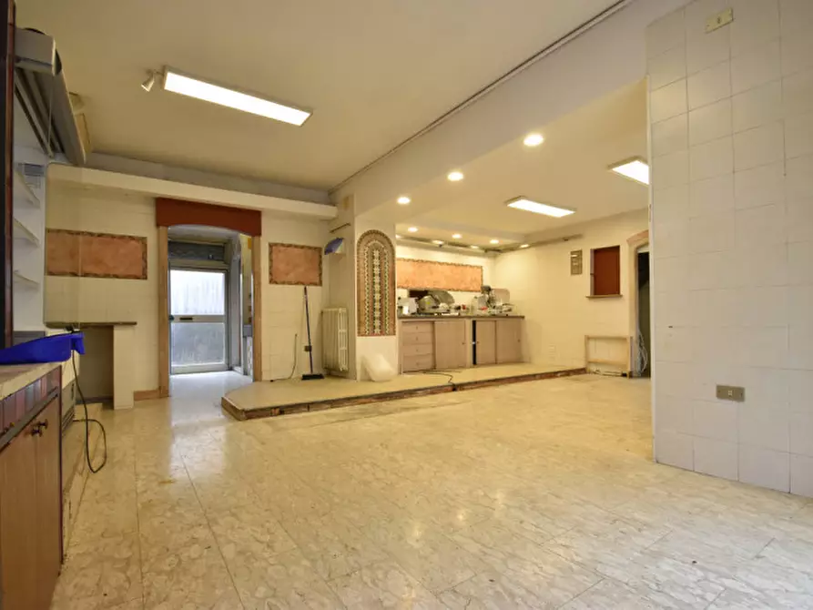 Immagine 9 di Negozio in affitto  in via borghetto 34 a Bussolengo