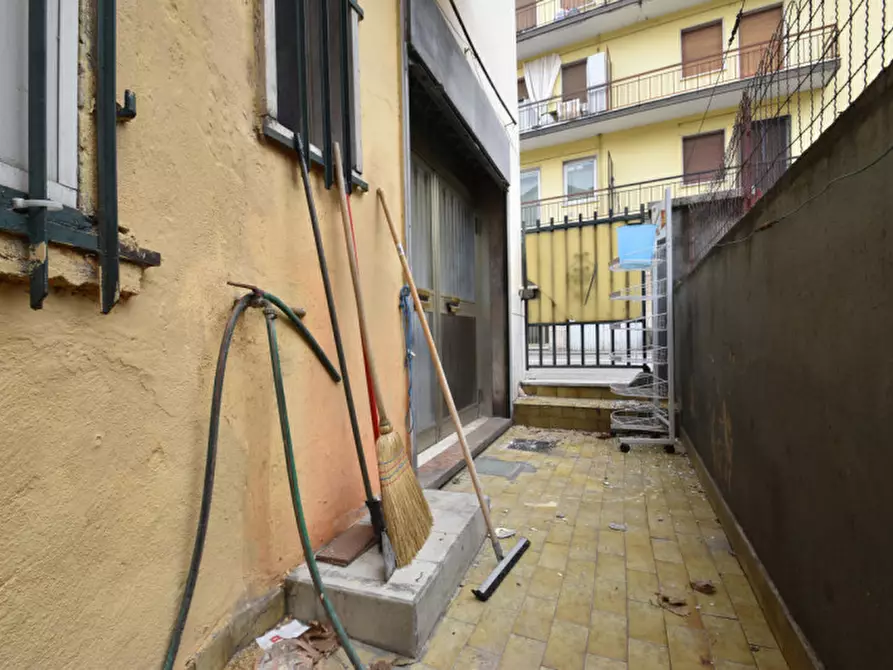 Immagine 13 di Negozio in affitto  in via borghetto 34 a Bussolengo