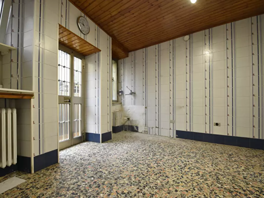 Immagine 14 di Negozio in affitto  in via borghetto 34 a Bussolengo