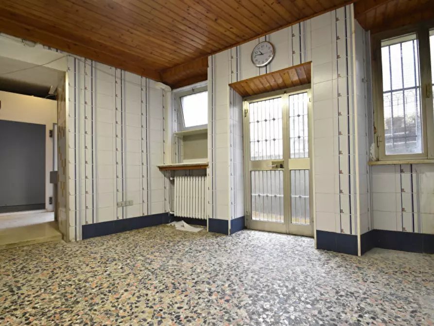 Immagine 16 di Negozio in affitto  in via borghetto 34 a Bussolengo