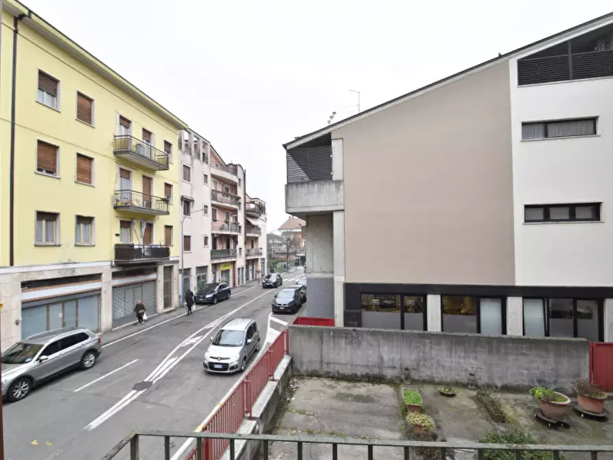 Immagine 17 di Negozio in affitto  in via borghetto 34 a Bussolengo