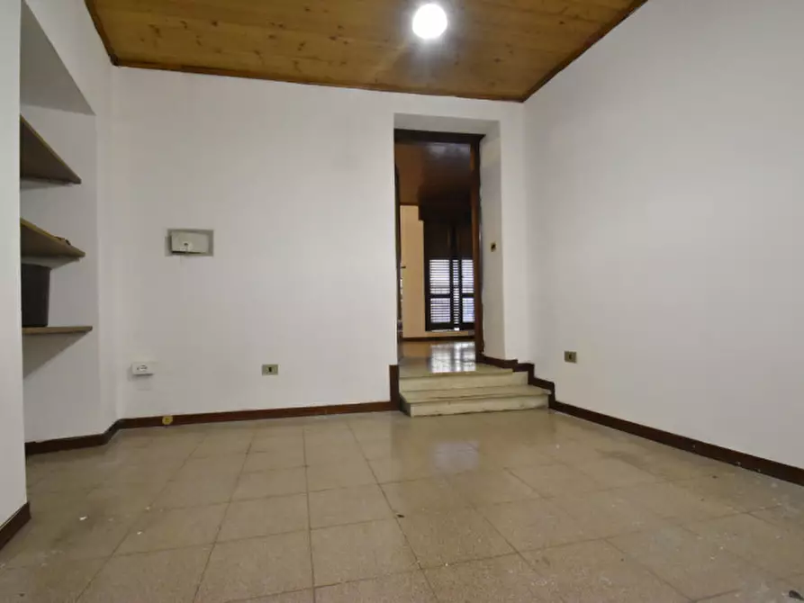 Immagine 19 di Negozio in affitto  in via borghetto 34 a Bussolengo