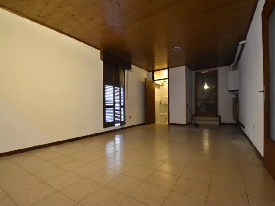 Immagine 20 di Negozio in affitto  in via borghetto 34 a Bussolengo